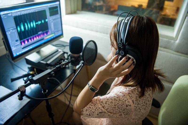 而且，AI能够分析海量的影视数据，精准把握观众的喜好和市场趋势，创作出符合大众口