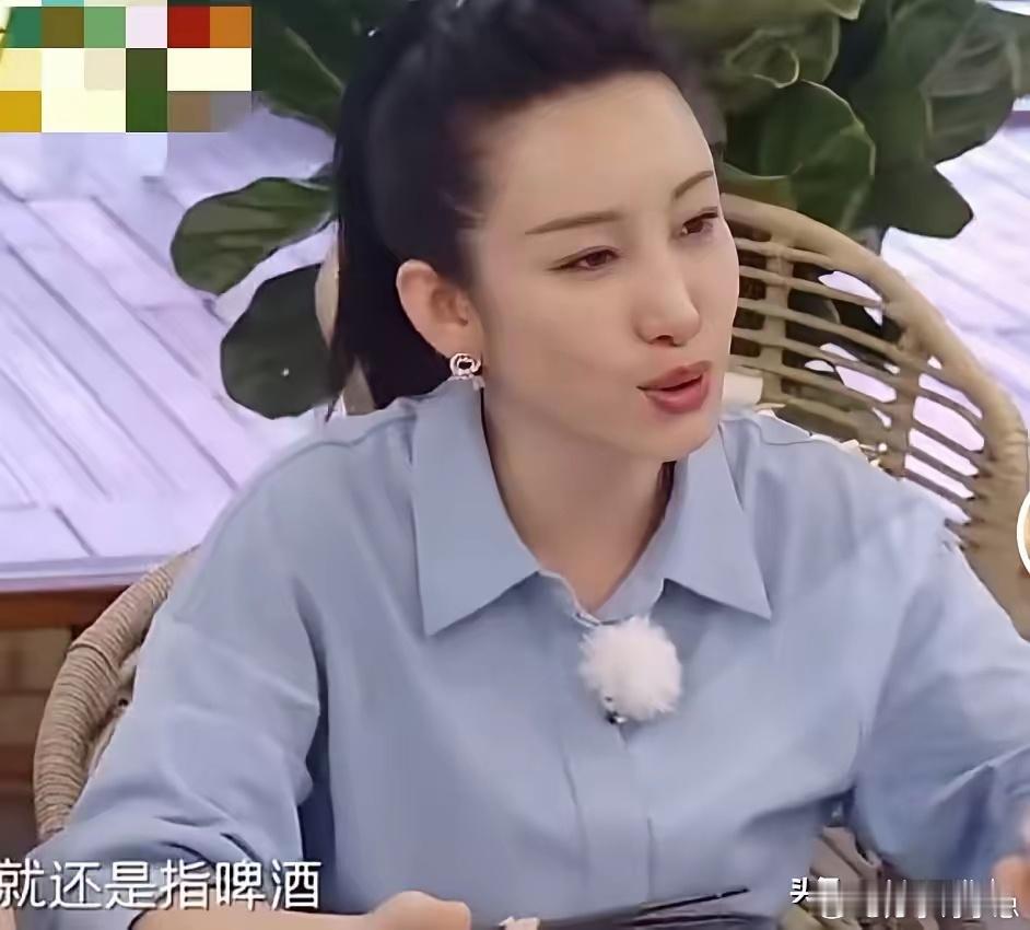 秦海璐说：“我怀孕之前不喜欢喝酒的，结果怀我儿子时，就老想喝啤酒。后来等我儿子生
