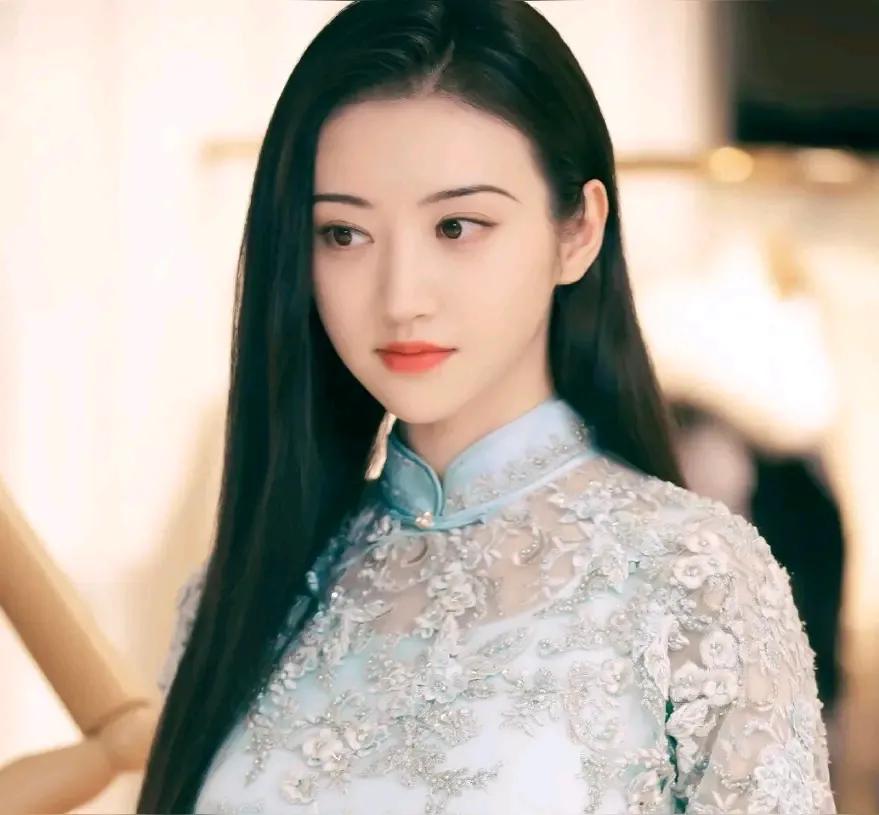 杨紫和景甜不得不说的“抢角色疑云”，为了火抢景甜角色？还是景甜耍大牌弃演，三个公