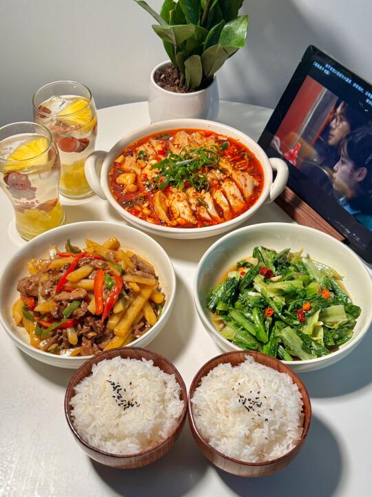 情侣二人食❣️今天吃椒麻口水鸡 土豆炒牛肉