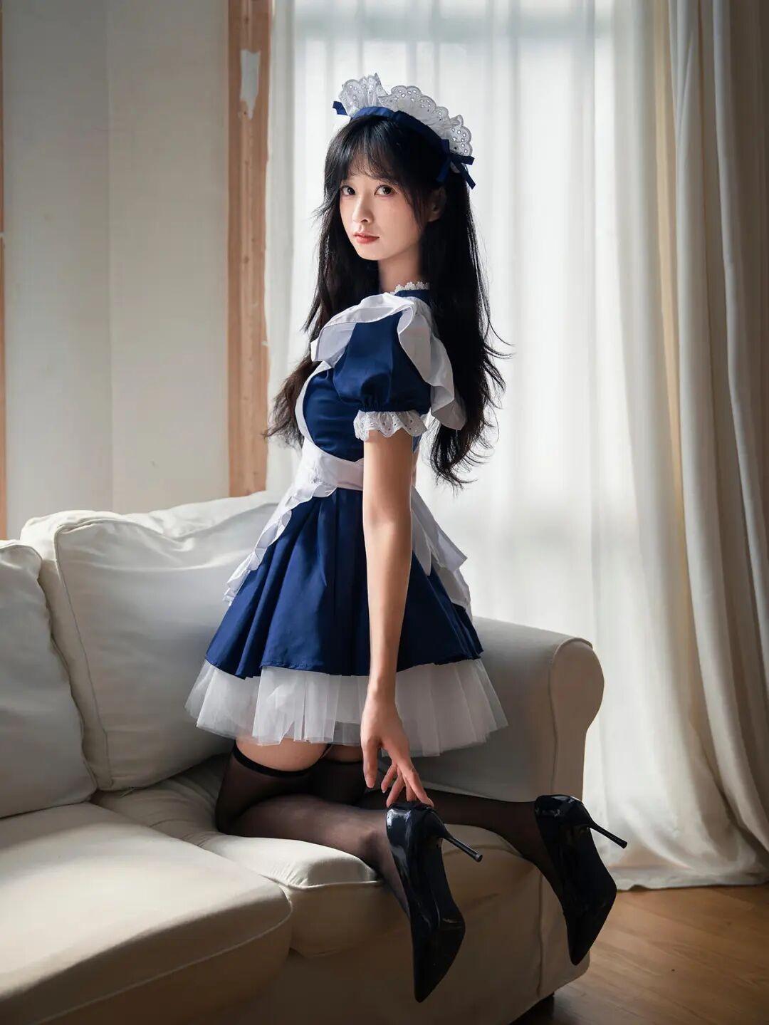 又纯又欲的女生，究竟有多招人喜欢女仆装少女黑丝美腿写真