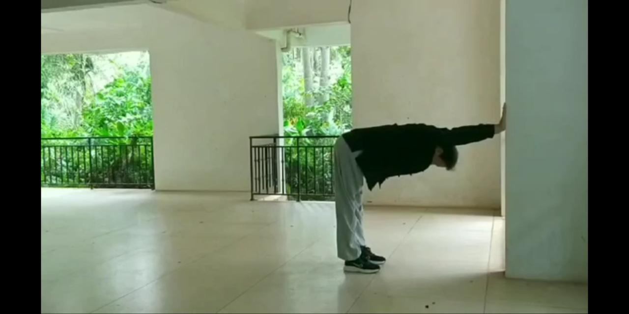 各位朋友大家好，咱们又见面了。不知道你现在是不是正坐在窗边，端着一杯热茶，或者已