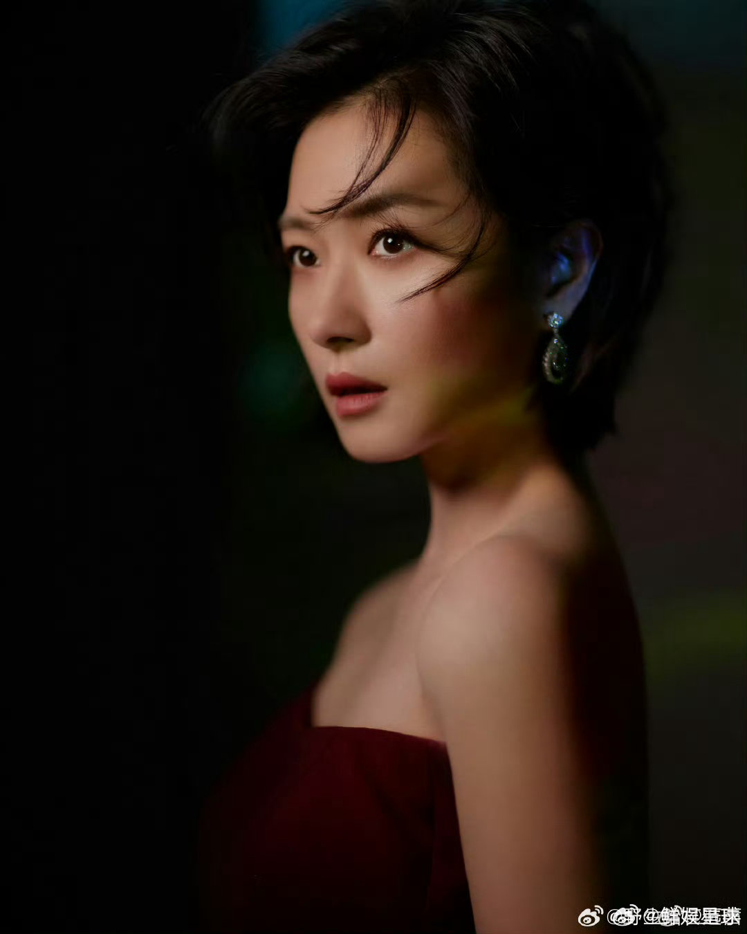 万茜首部科幻作品万茜去年拍了第一部科幻作品阅文IP盛典 既能演生活烟火，也能扛科