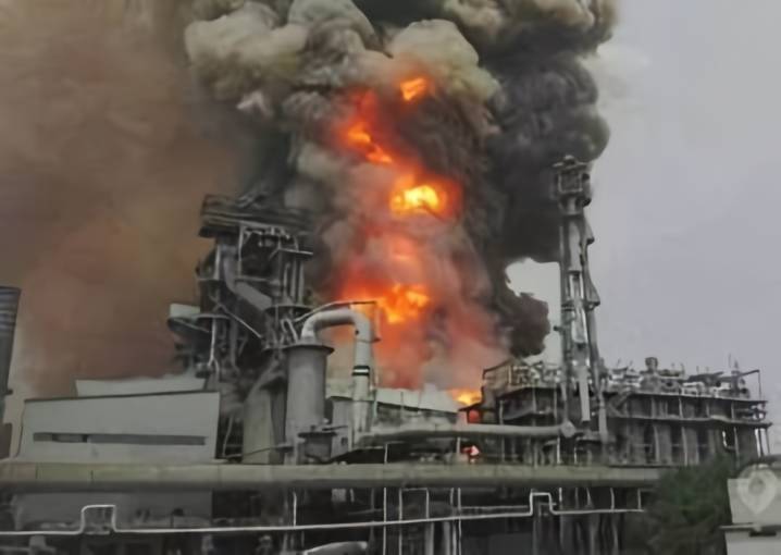 朝鲜弹道导弹打击扎波罗热钢铁厂，直接迫使一座大型钢厂全面停工！乌克兰工人还没有逃