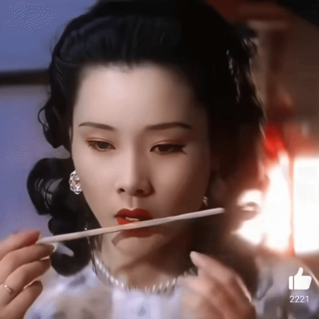 我小时候看过这个电影，对这一幕印象深刻，这个角色当时是抱了死的决心。今天才知道是