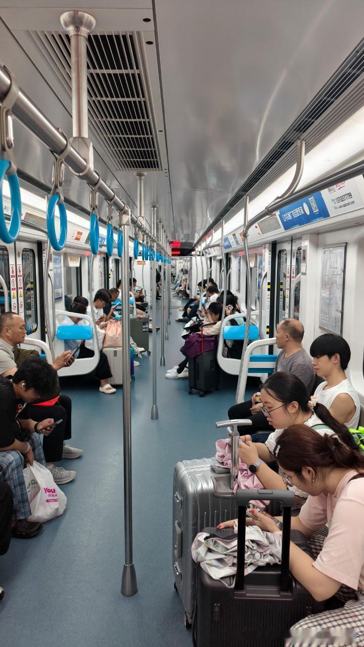 重庆轨道交通 网友：2026年8月1日（周六），20:26分，重庆轨道交通直快列