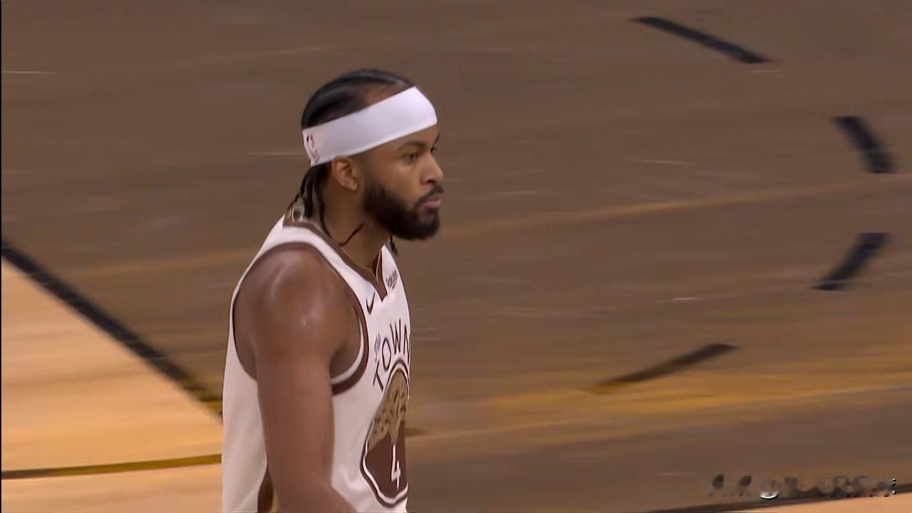 勇士大将穆迪真是越来越像克莱-汤普森了！在今天勇士主场迎战黄蜂的比赛中，目前双方