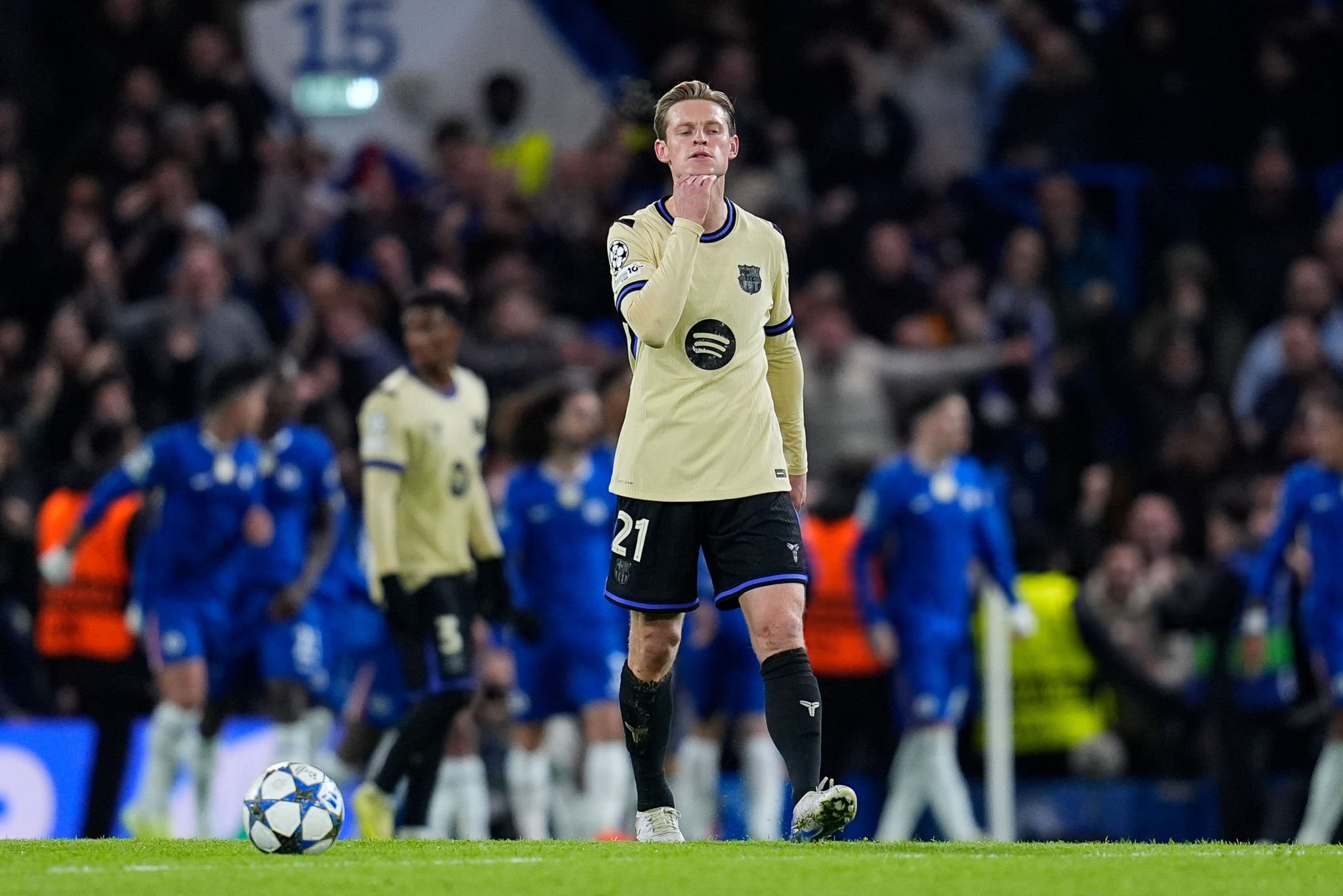 塞尔电台记者：弗兰基·德容是一名优秀的球员，但当我们需要他领导球队时，他却做不到