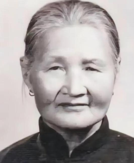 她指着一个陌生男人，当众喊了一句"这是俺当家的"，就是这一句话，救了一个将来的开