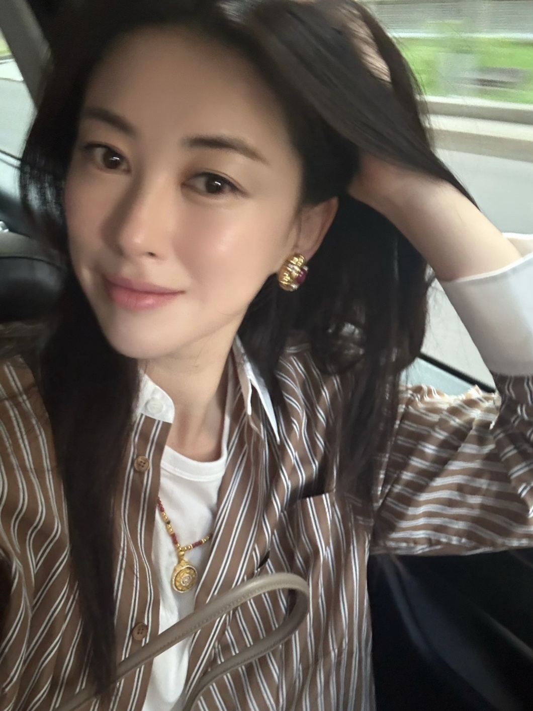 朱珠赵雅心 zz 朱珠许蜜语 “心动不止，思念不退，爱意不落” 𝓗𝓇𝓉 ?