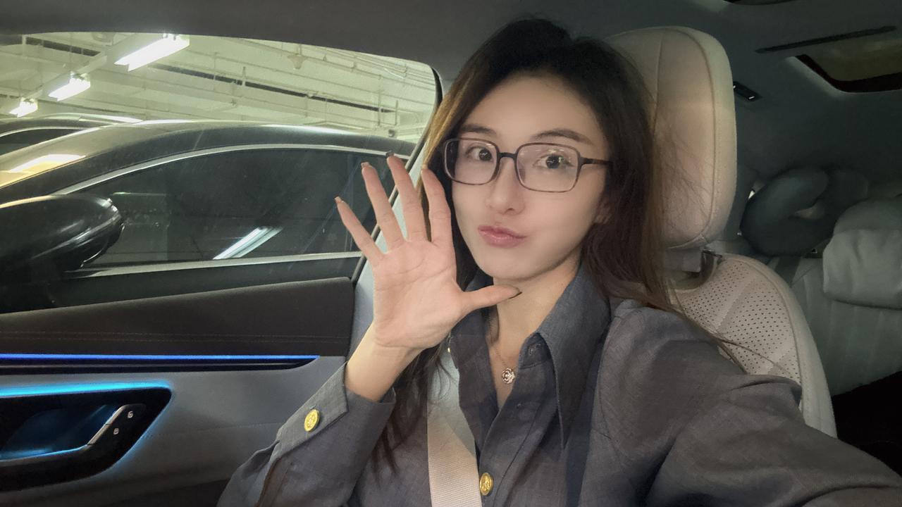 EQS在GT50旁边依然很帅啊！氛围感拉满，归家归家【来自懂车帝车友圈】