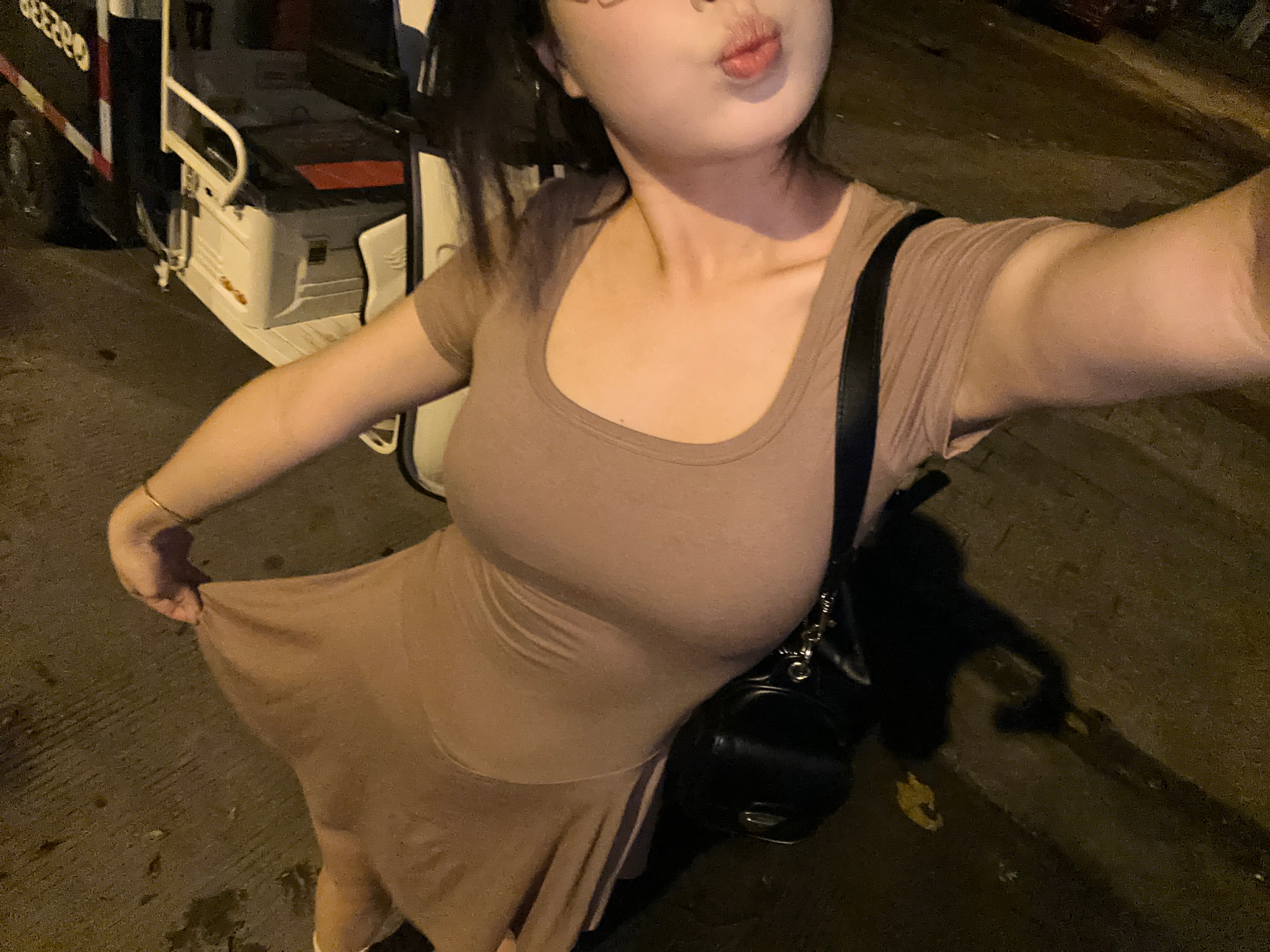给老婆们看看 这照片是做这条裙子初版改了第一次的样子。一开始他是没有360度的裙