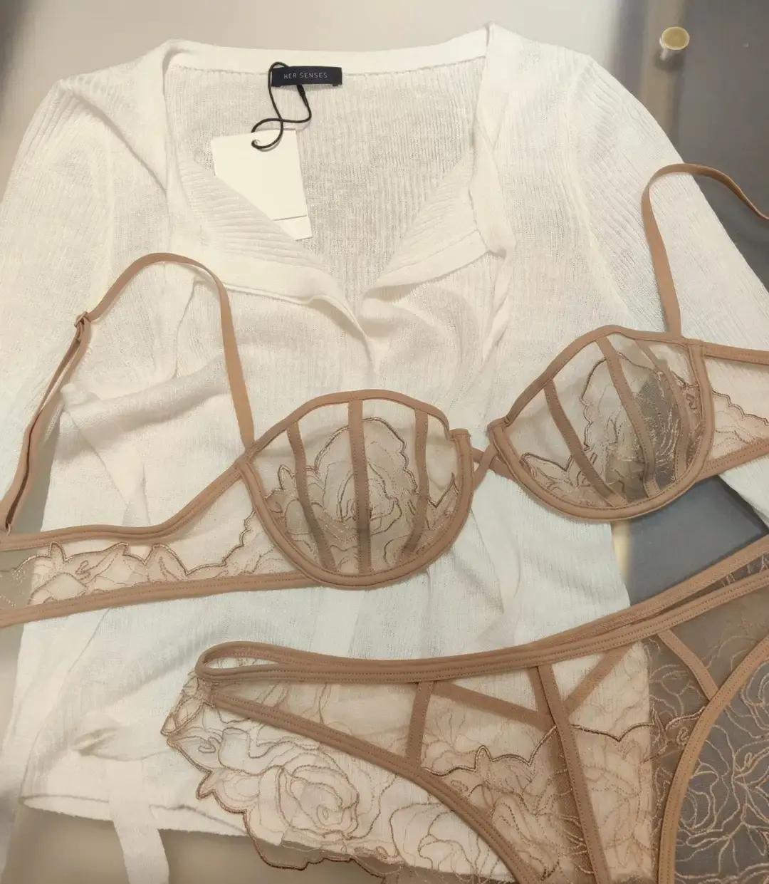 绿内衣断货预警！
 
今早刷到雾面绿那款，库存只剩两件。颜色像刚冒芽的草地，看一