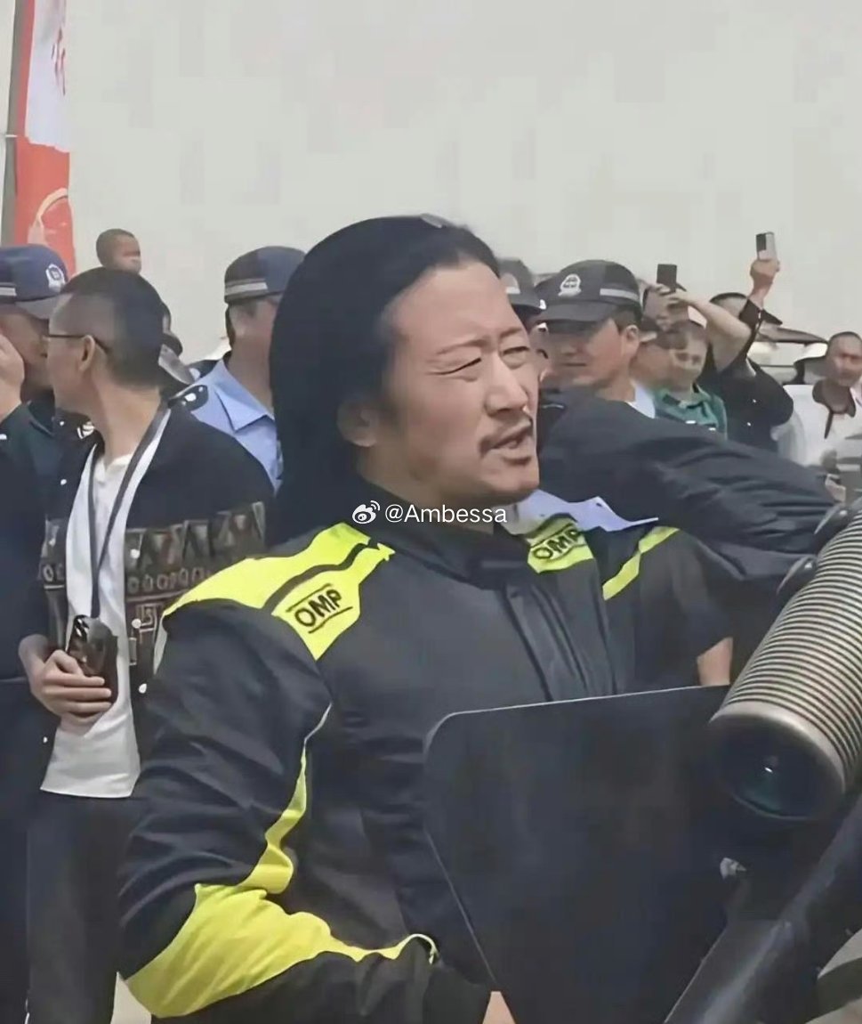 吴京果然是满族人无疑，不化妆的吴京有典型的满族面观 ​​​