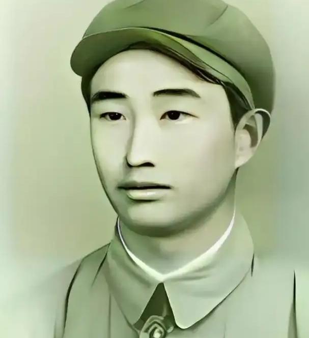 1943年，日军空袭时，18岁战士宋岭春仰面躲在草丛里，看飞行员探头出来，当敌机
