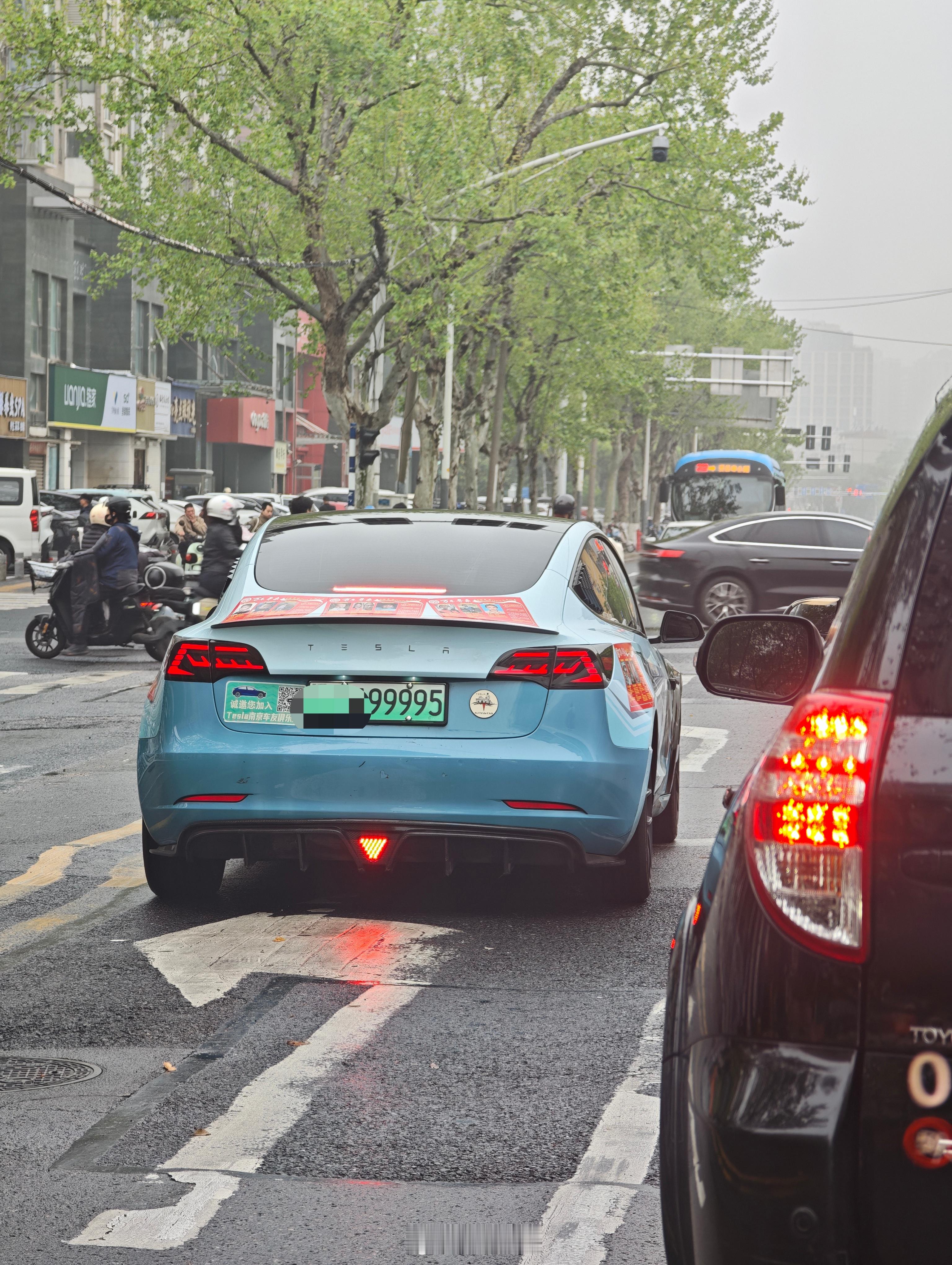 就差一位数就是纯豹子了，能摇到这个号运气也很好了我和汽车的日常