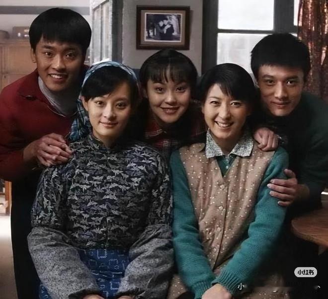 闫学晶是什么样的人
其实娘娘孙俪早就给大家提醒了
两人一起合作电视剧《小姨多鹤》