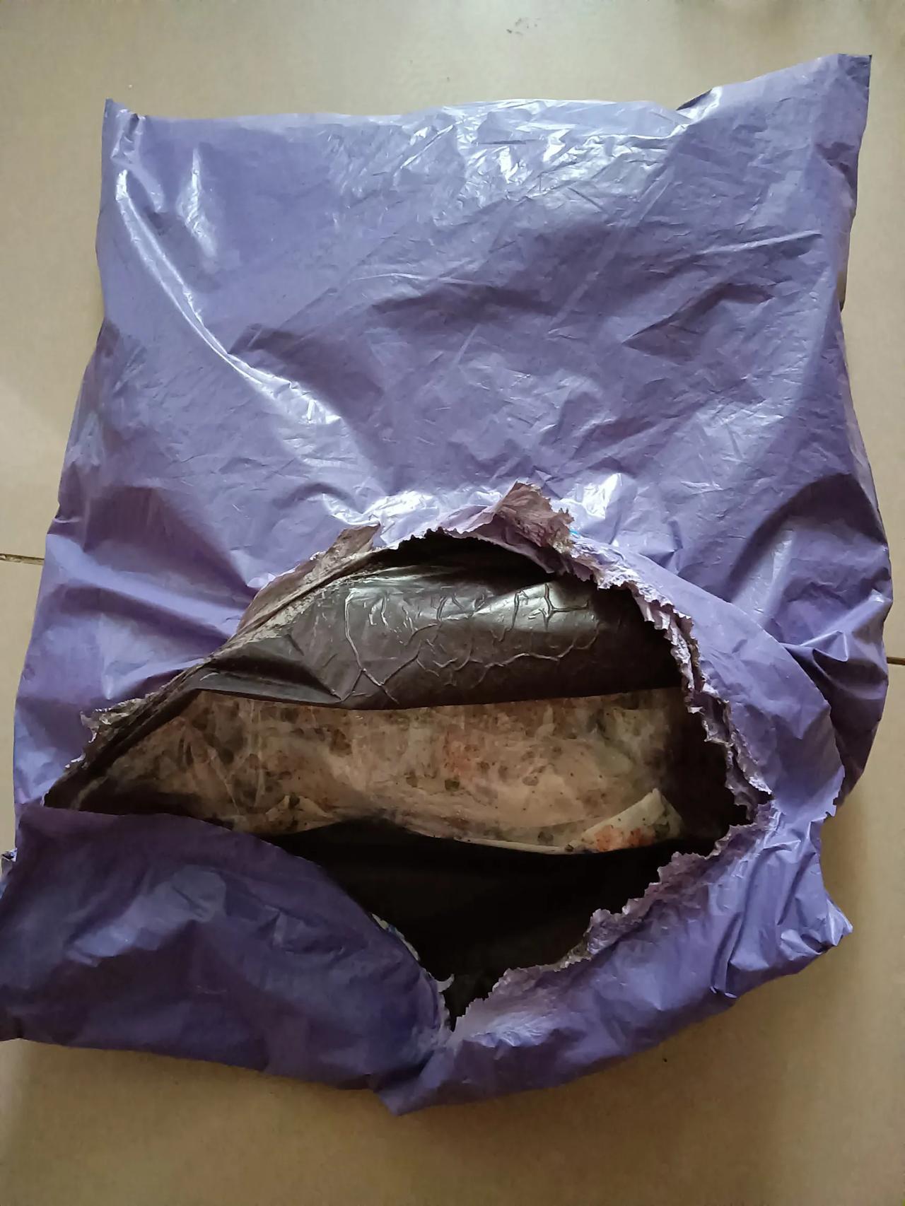 再也不在抖音上面买东西了，特别是直播间的东西，收到货后把人要气死。

想买一条裙