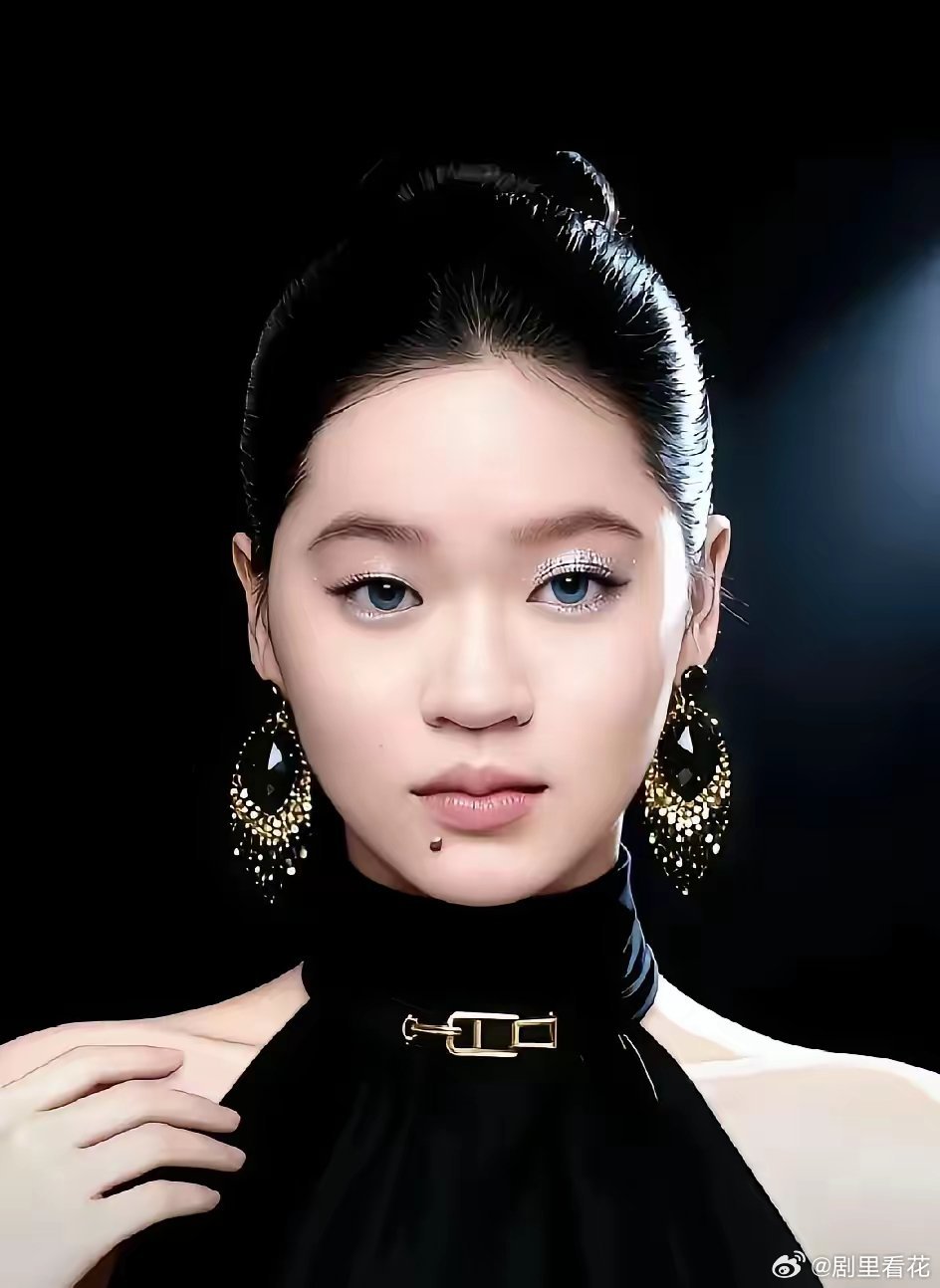 发现没有，这是谁家的孩子，长的这么俊，这是要干嘛去，要走红毯吗？如今的婵宝是大姑