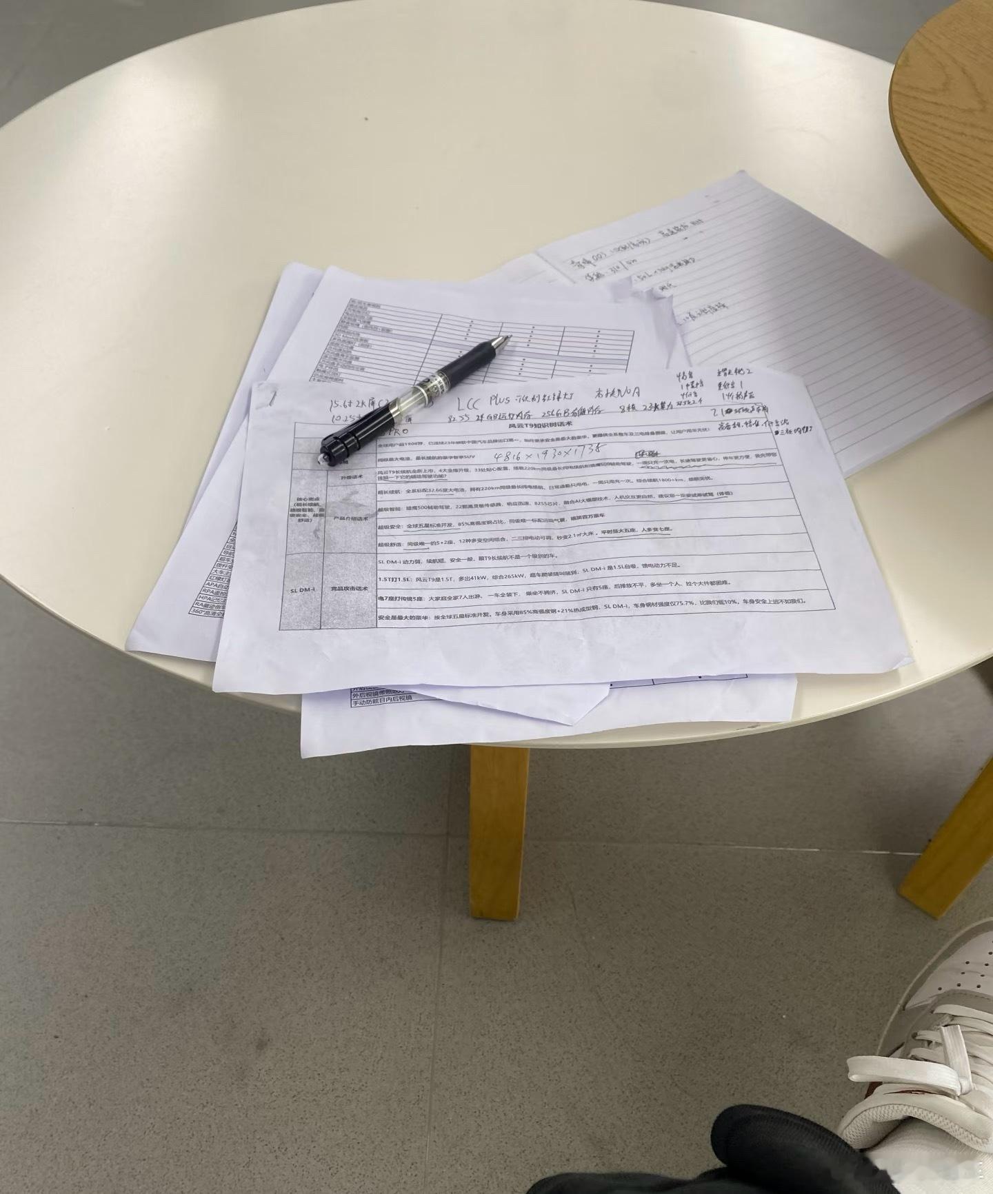 卖一辆10万元新车仅赚1500元。现在的车企赚不赚钱，销售提成也是个缩影。我一个