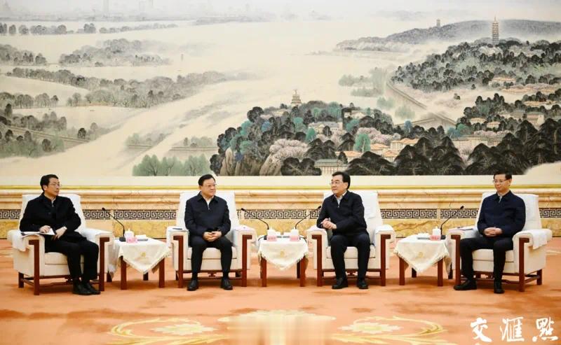11月26日至27日，广东省省长王伟中率广东省政府代表团在江苏考察。 ​​​