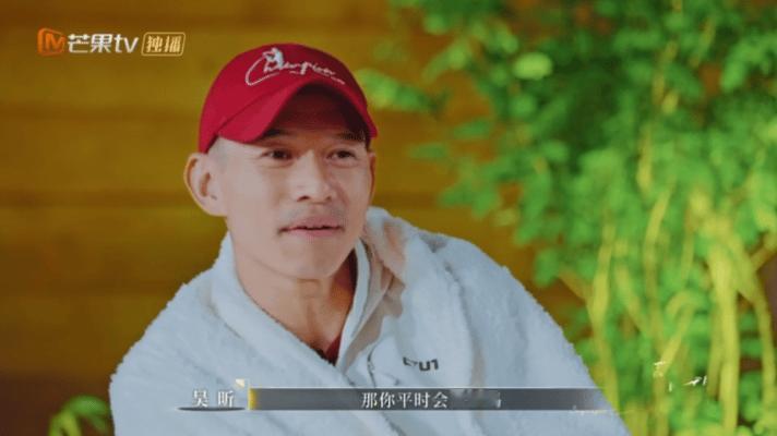 车崇健陷“李施嬅不让做饭”纠结，却没get到核心是厨艺欠佳，被点醒才恍然大悟。维