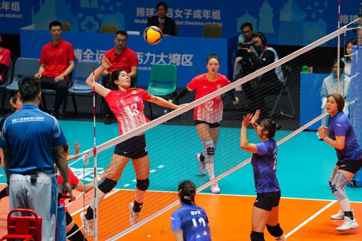 【带刀二传王晨六战全运开心享受排球】 在四川女排，老将王晨绝对是标志性人物。作为