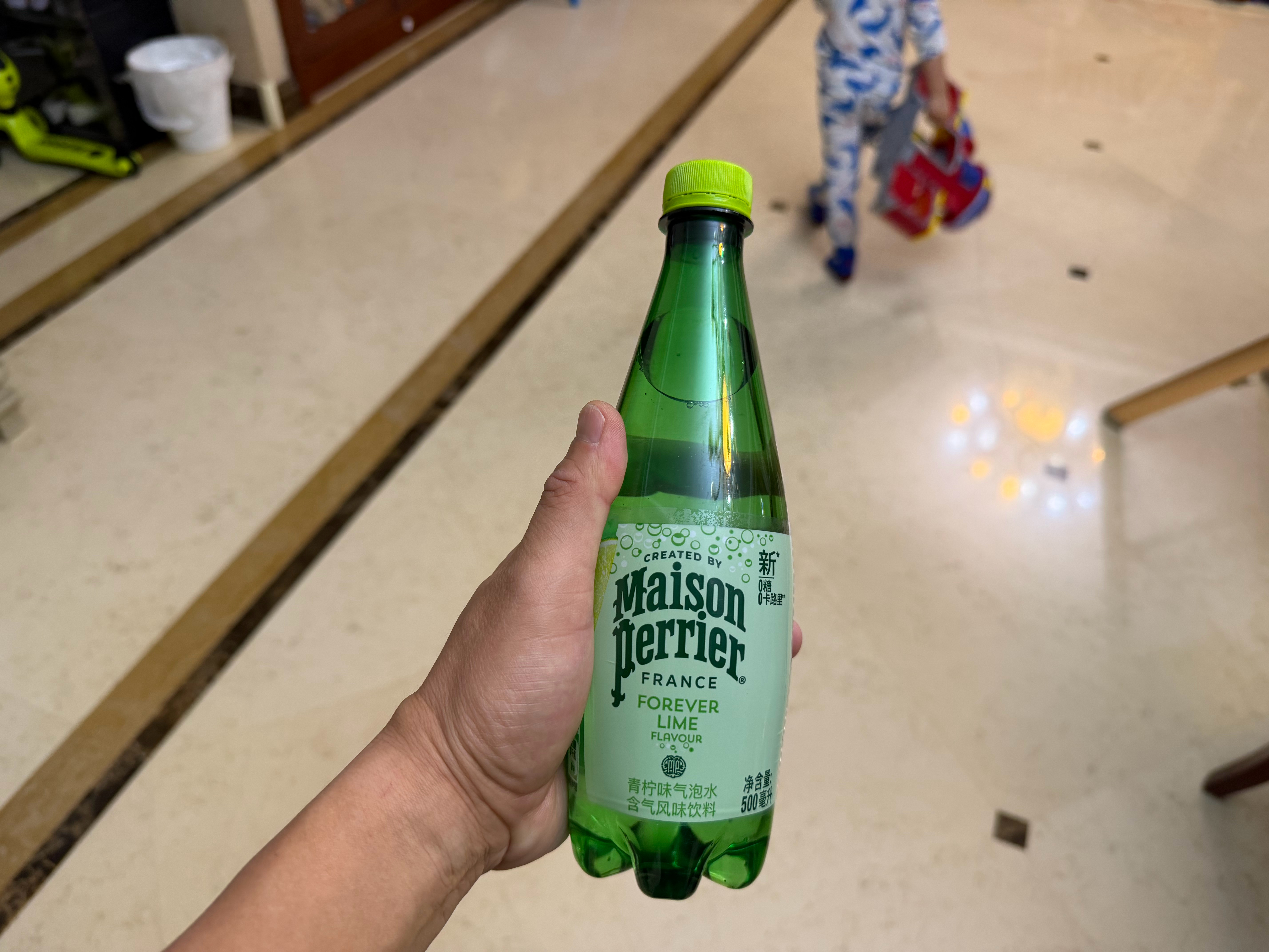 凤梨汁➕这个带气的水＝图三非常好喝！不好喝你找我凤梨有点甜明天我试试菠萝，酸酸的