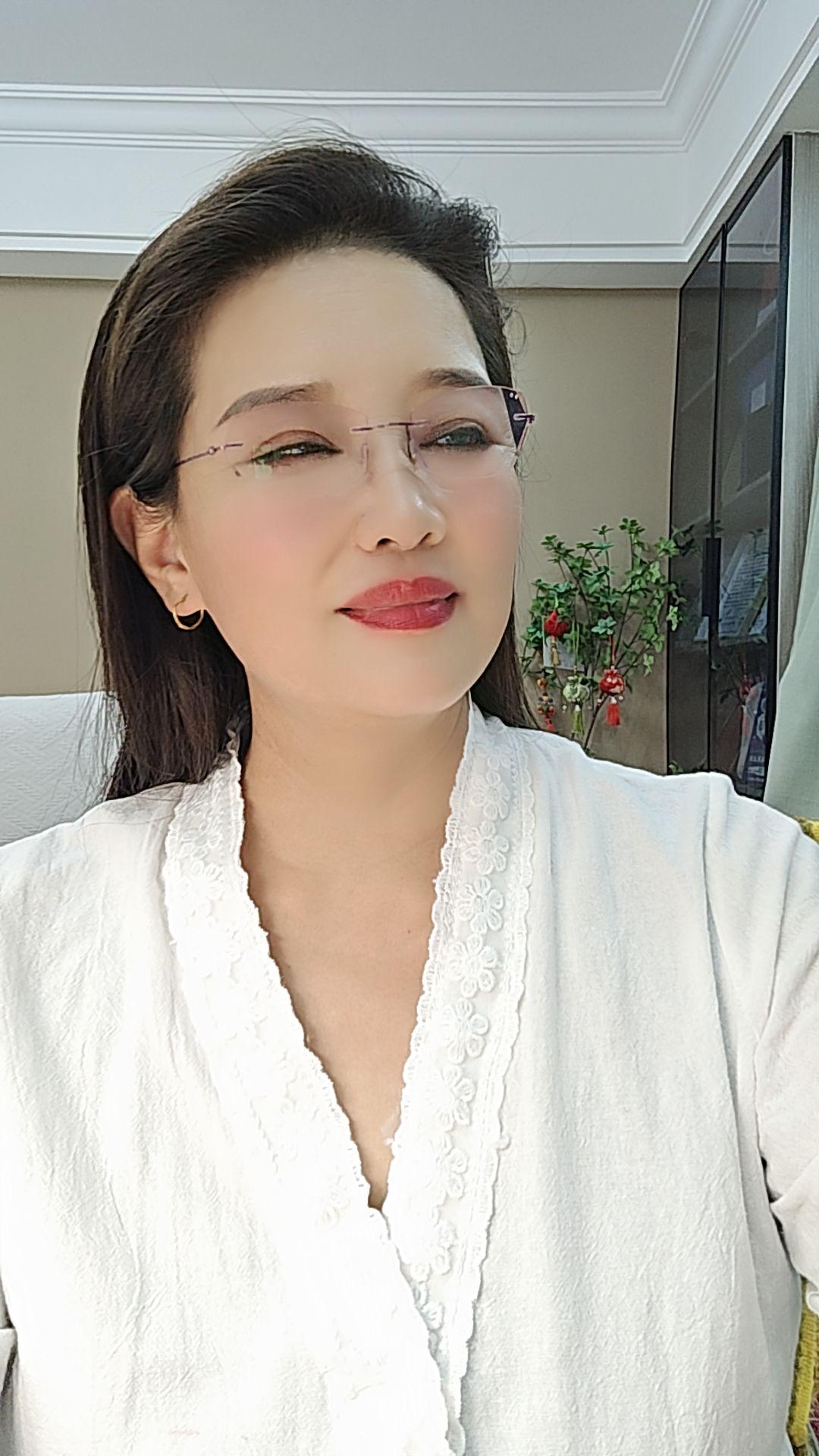 听着听着就哭了，曾经的以为只是以为而已