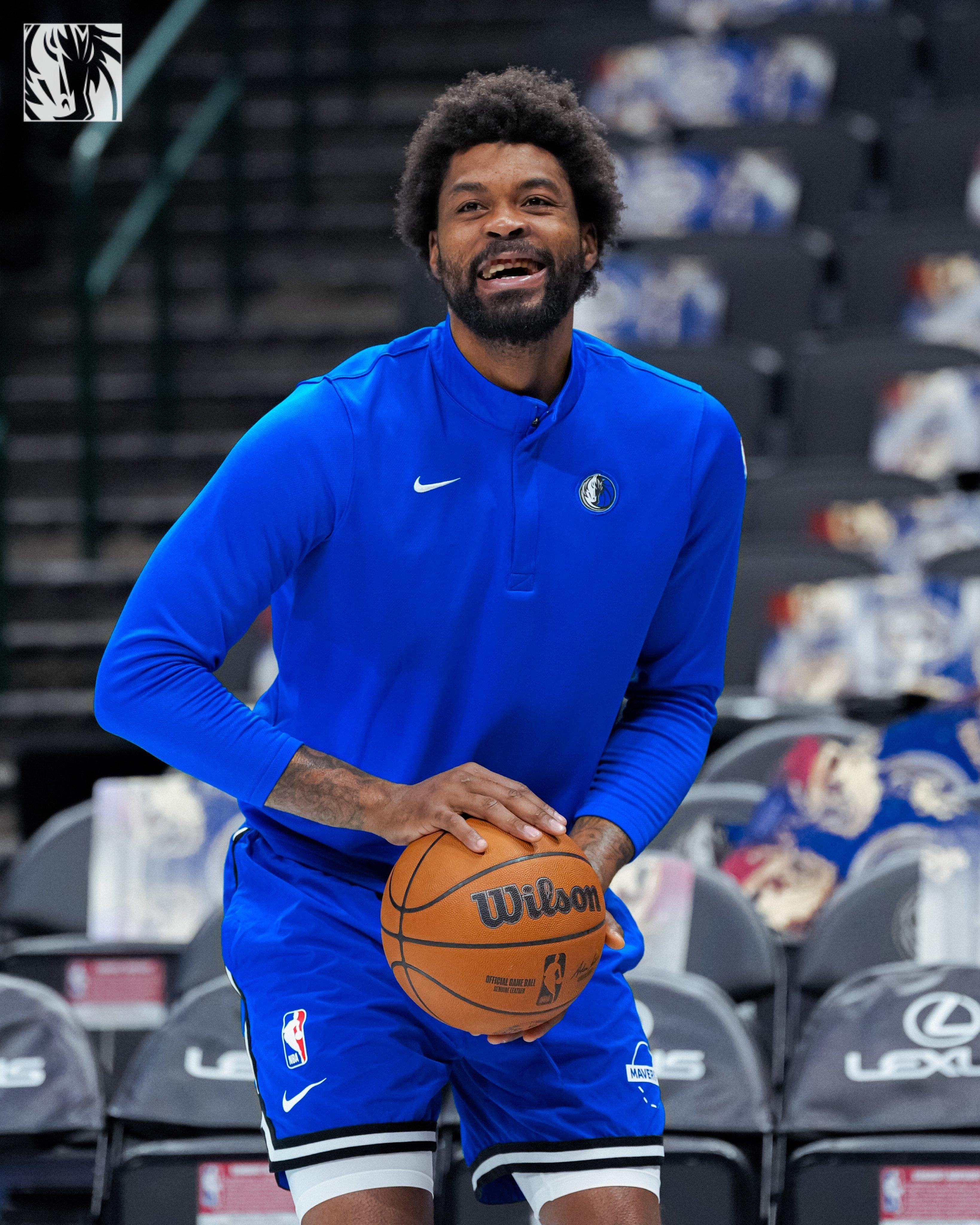 时隔三周，终于回到主场。今天加福德、华盛顿、弗拉格都缺席。基德今天开玩笑谈到再次