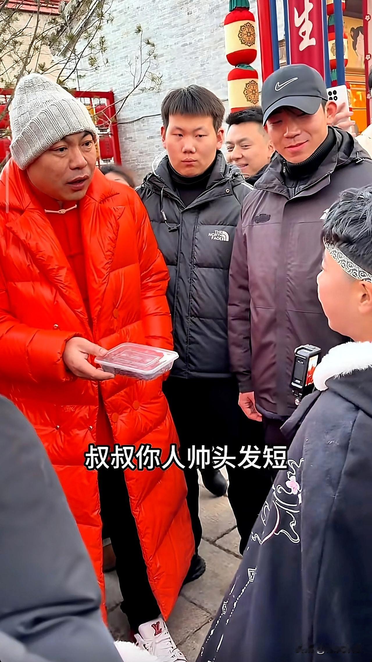 程野老师真是一个较真的人啊！小孩夸他“人帅头发短，一看就是大老板”，没想到他立马