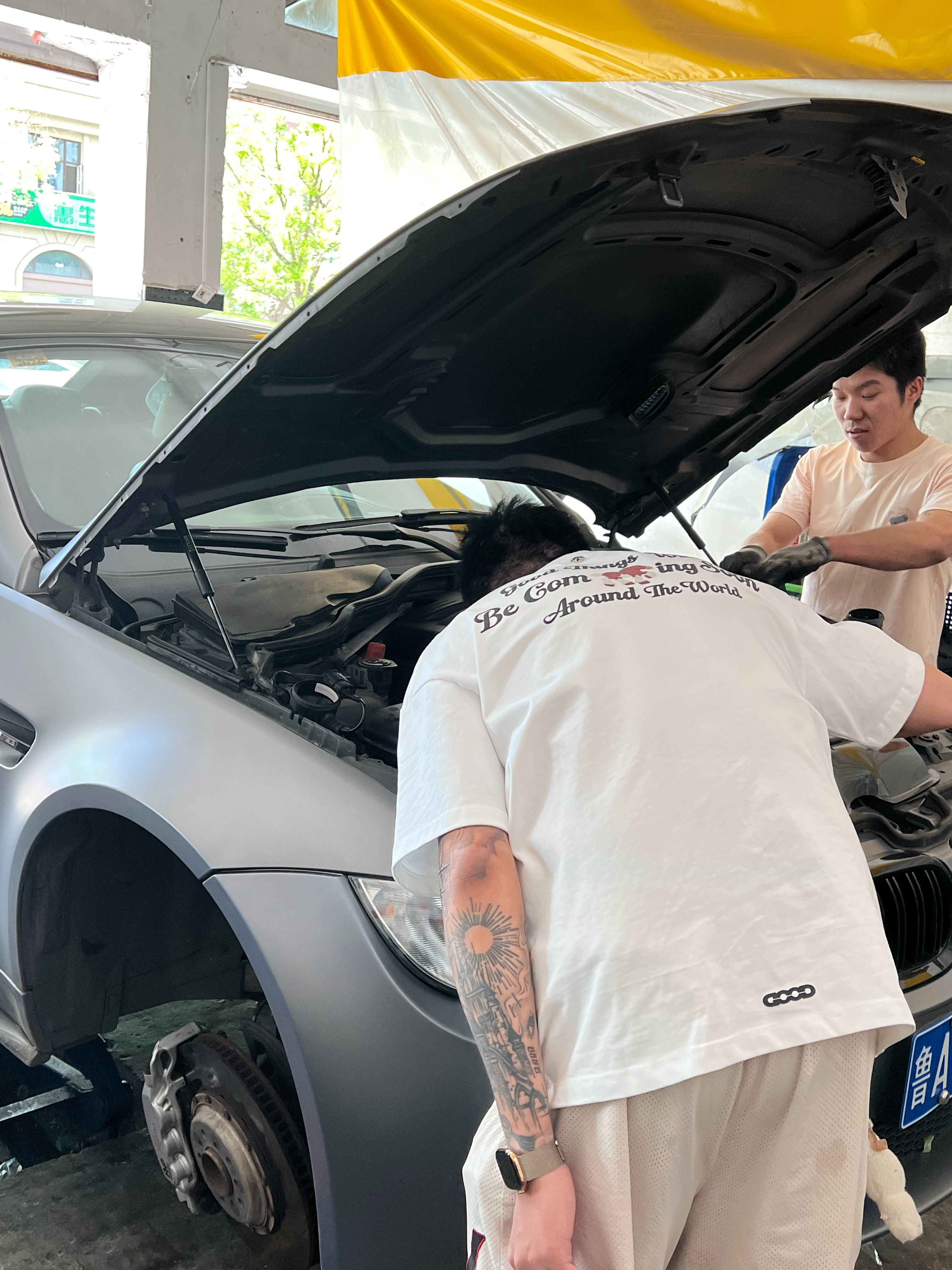 宝马车主聚一起，一般就是喜欢一起研究研究“病情” 天津