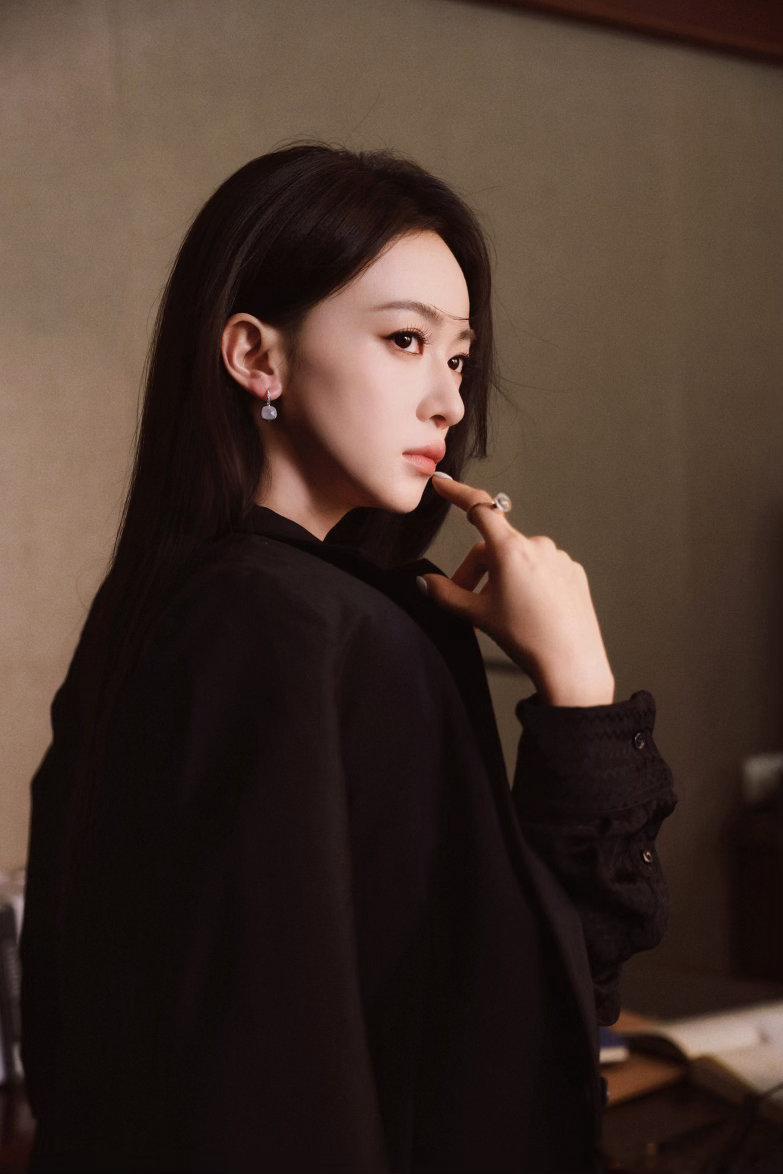 吴谨言女神降临、突然get到了吴谨言的美惊艳全场！吴谨言登场瞬间气场全开，妥妥女