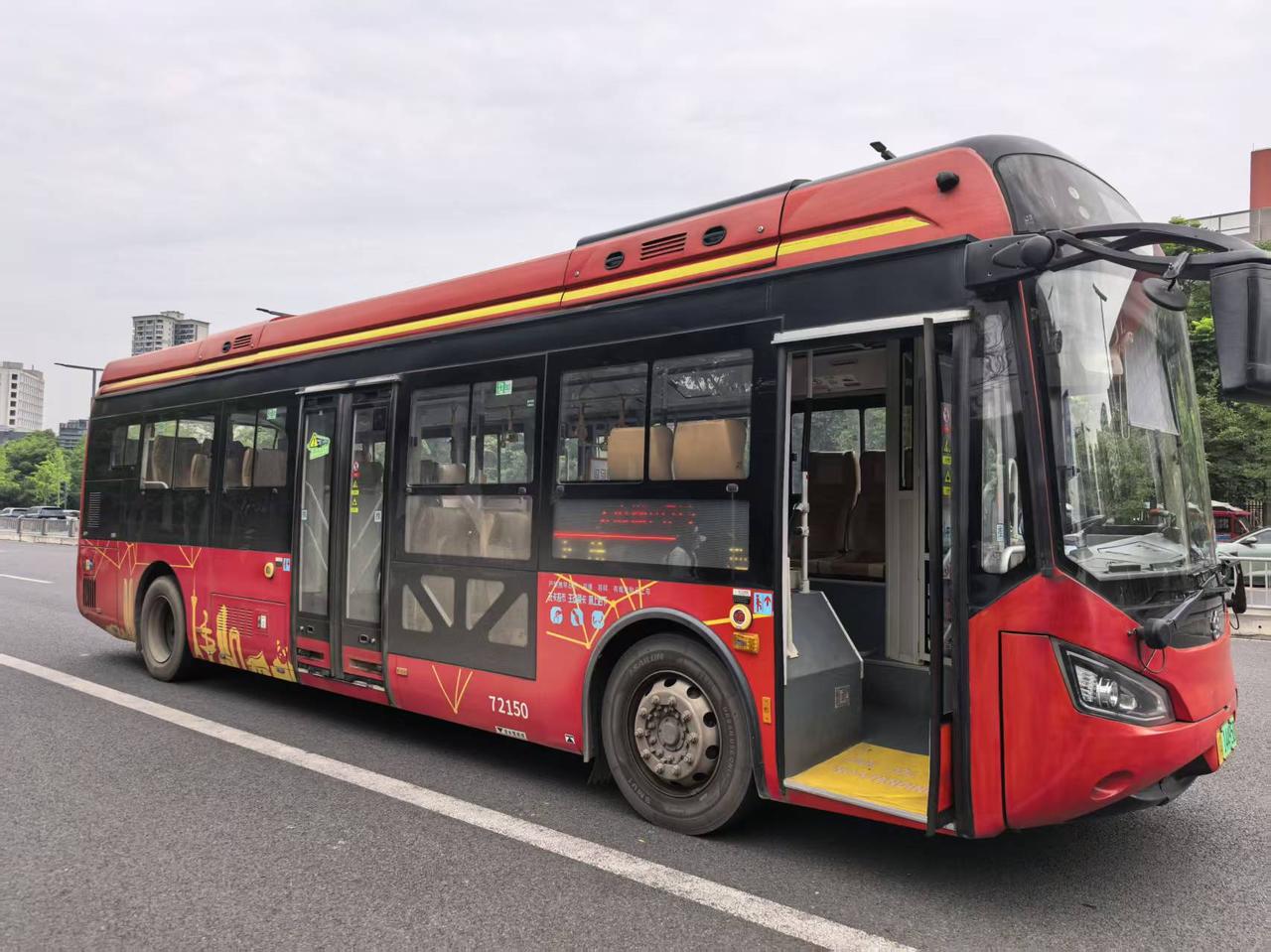 成都市公共交通集团拟于2026年8月24日起调整341路出收车时间，结合线路实际