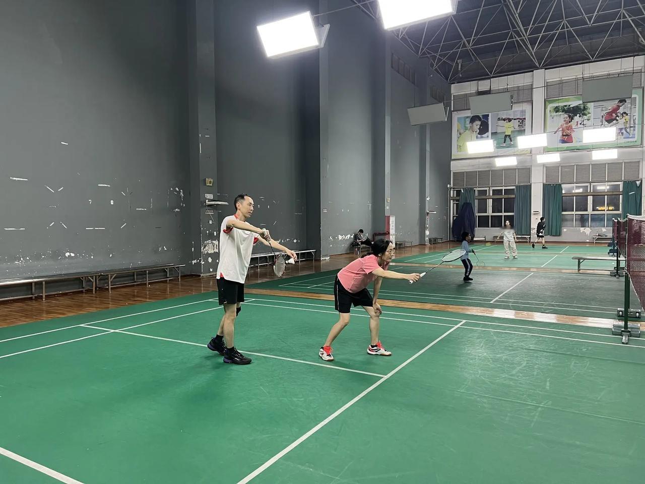 每周坚持羽毛球2025/12/19 羽毛球混双 打羽毛球🏸 双打 羽毛球