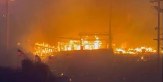 造价130亿美元的美国福特号航母，本应是海上霸权的象征，却频频上演令人啼笑皆非的