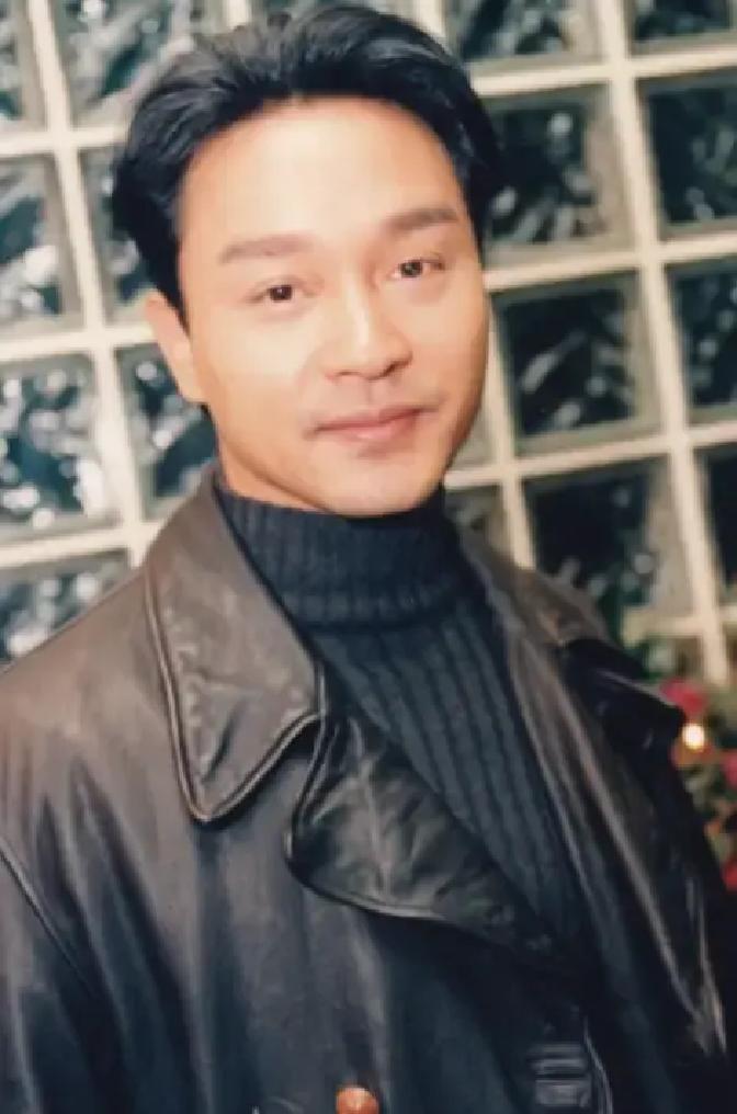 2003年，张国荣在跳楼前，给向太打电话，说：“我没有得抑郁症，我也没有遇邪，”