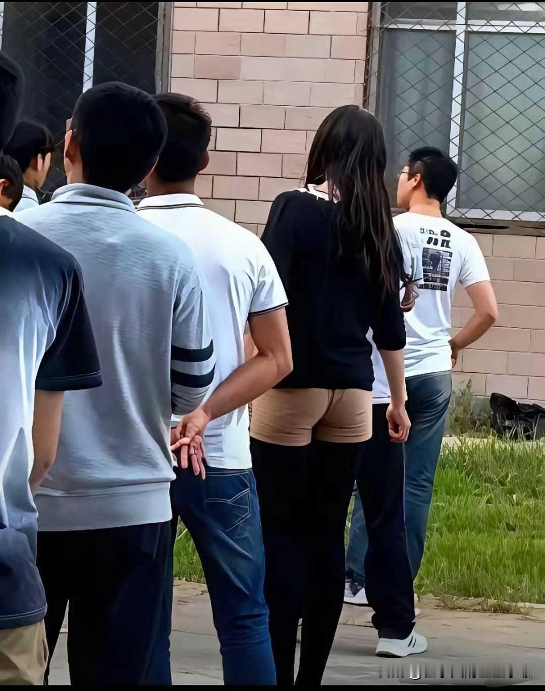 的挂件就是对方的后卫；再比如，5%富豪的生活挂件是穷人家的孩子。。。