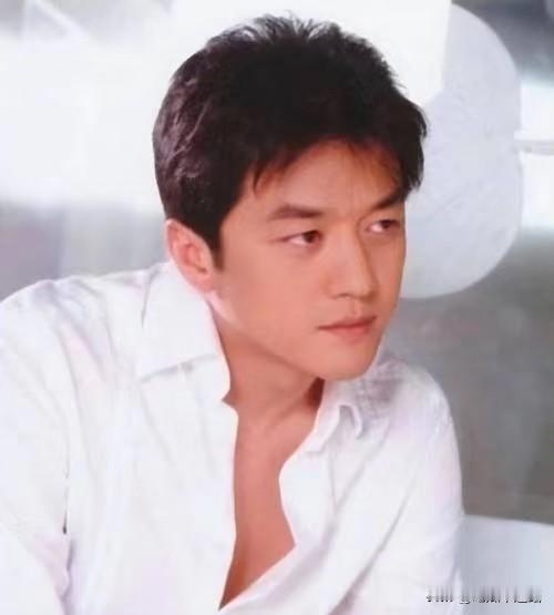 朋友听说李亚鹏债务还清了，
淡淡评价了一句。
他说，这次我倒是有点佩服李亚鹏了。