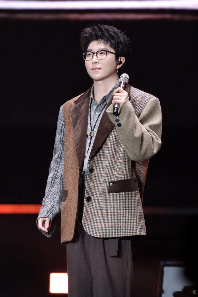 毛不易ost金曲制造机 江苏跨年：每年必请毛不易，我们是懂流量和质量的！毛毛：每