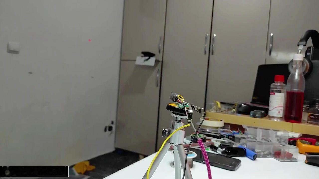 💡声音不止可以用蓝牙传播，其实用光线也可以，而这种最早的间接窃听技术，用现在的