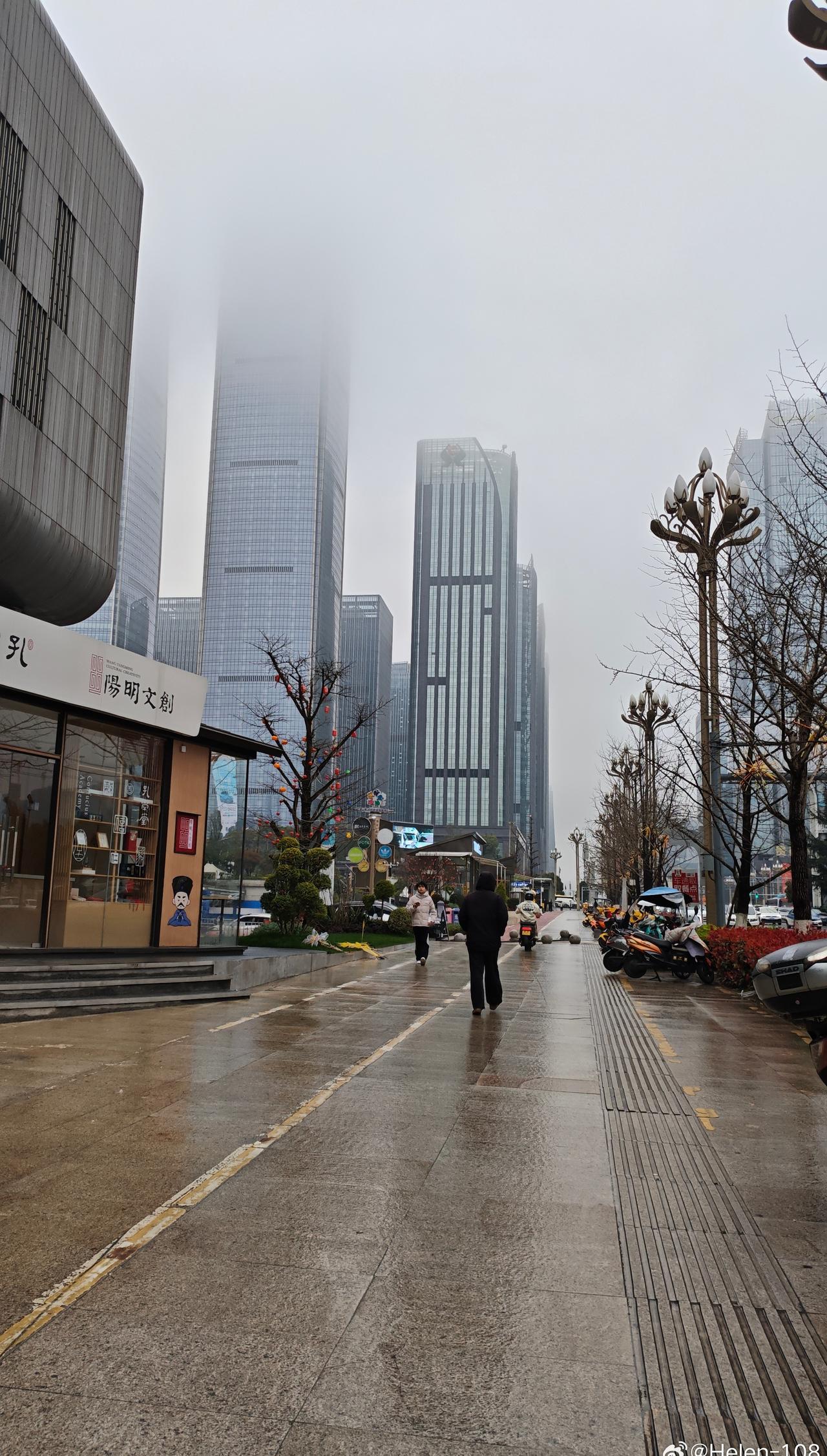 贵阳这天，下点雨像补水喷雾一样[笑哭]随手拍天气 ​​​