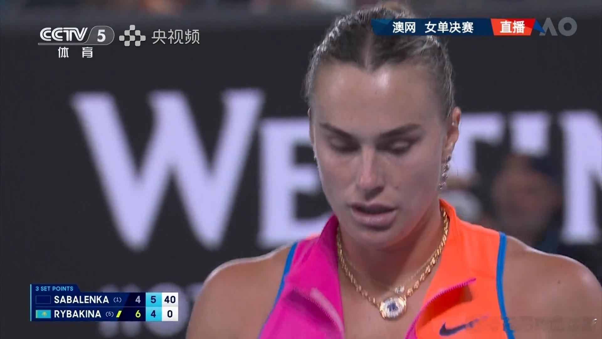 萨巴伦卡vs莱巴金娜萨巴伦卡第二盘第十局破发成功，以同样的比分6比4拿下第二盘，