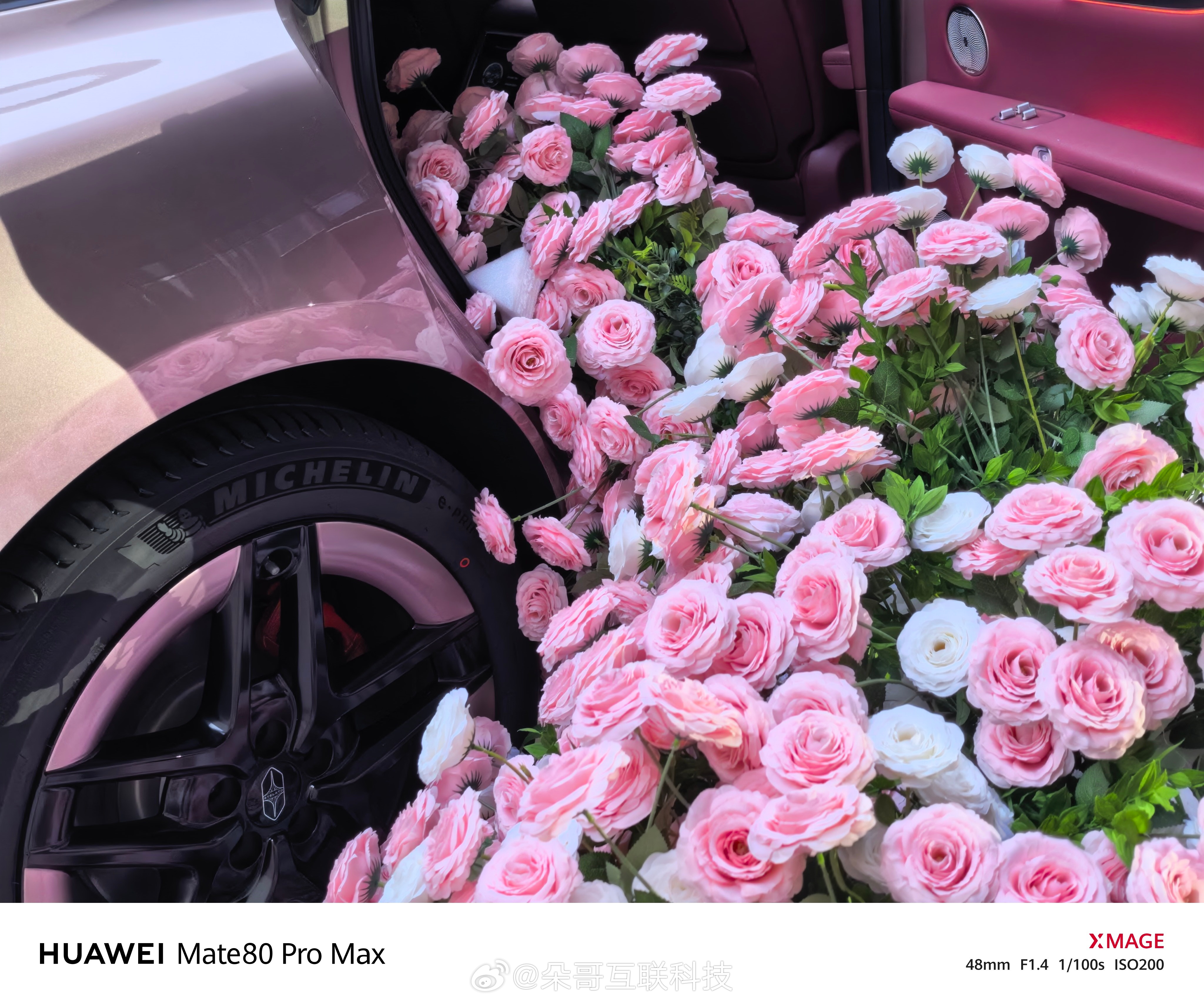 前方战线实拍AW2026北京时装周现场享界 S9T全新星枚粉亮相低饱和的柔粉质感