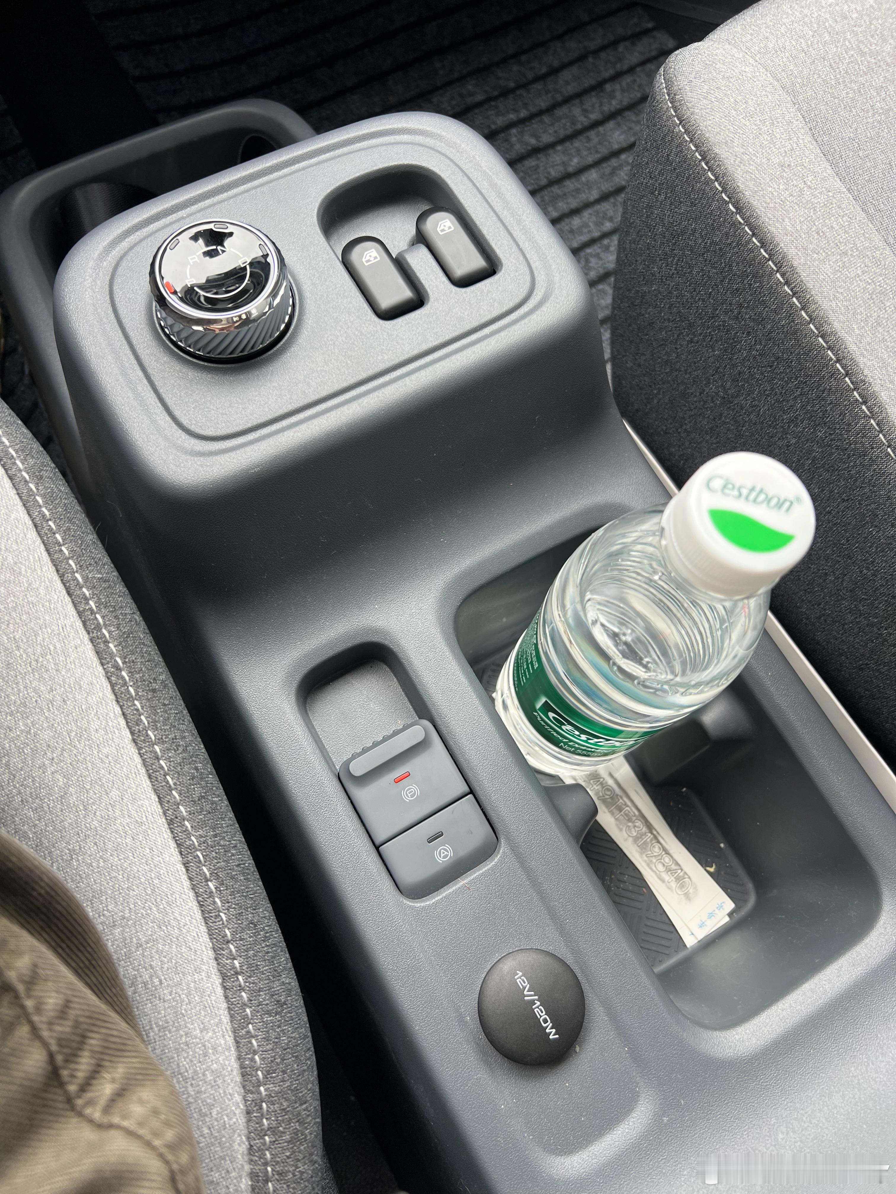 开了一下五菱扬光，现在的轻客配置这么高的？还是说只是五菱这么厉害。我在一辆几万块