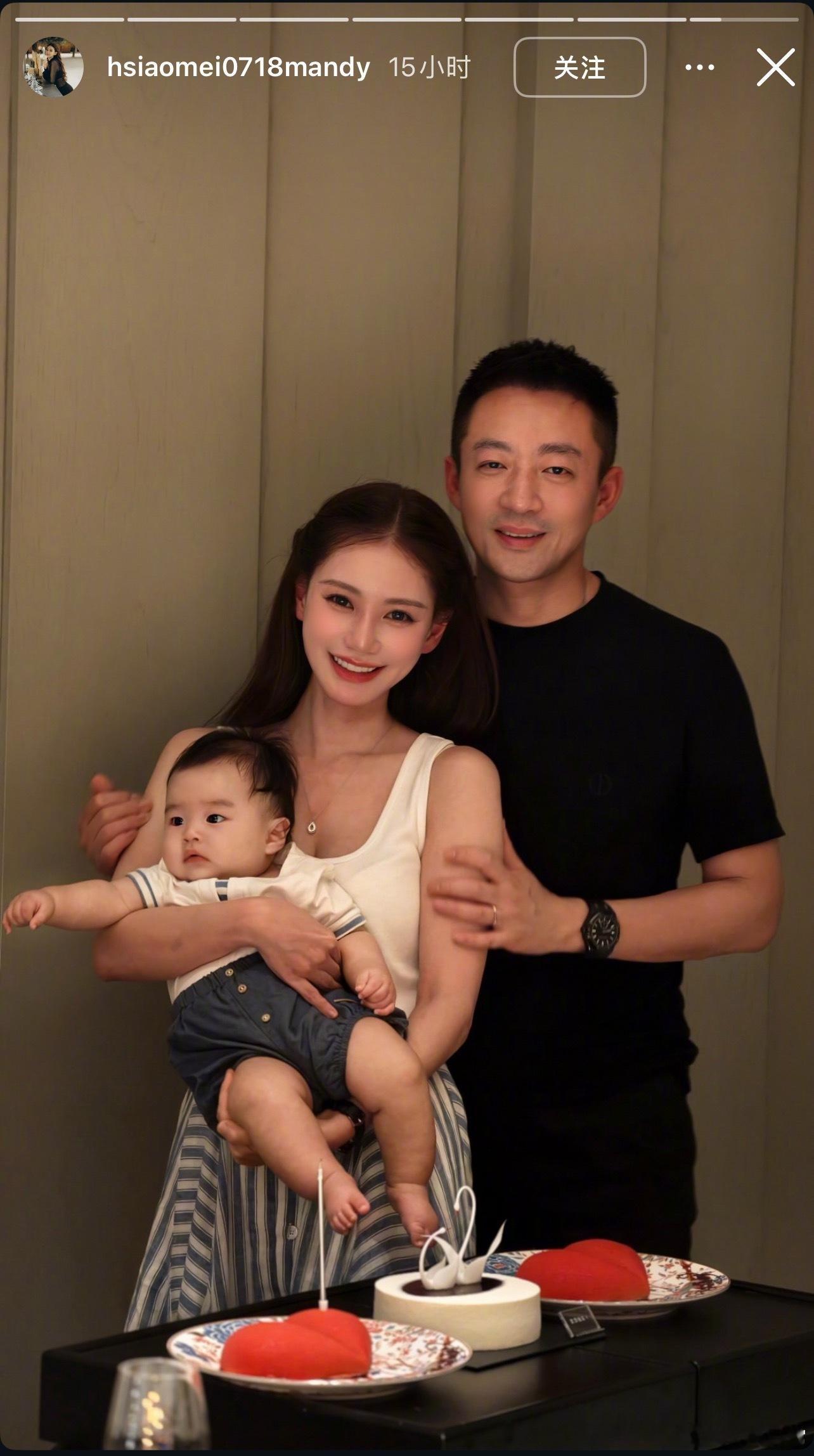 汪小菲、马筱梅一家三口合照马筱梅晒一家三口合照
