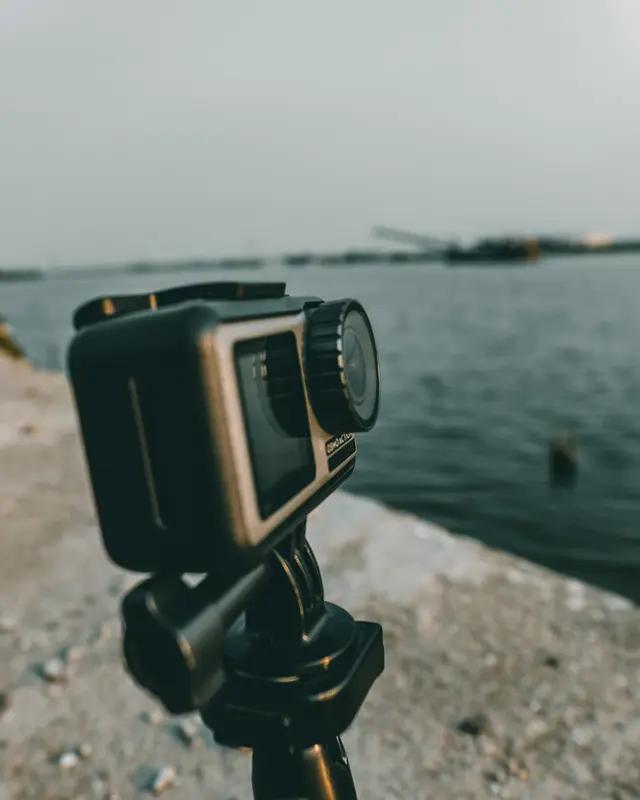 在努力中，学习观察大疆相机的成片质量和别的新势力比较，货比三家，最后再决定选哪款