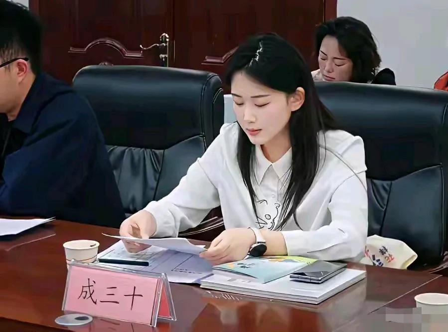 成三十，这个名字取得不错，特别是女孩子取这样的名字天下无双，绝对不可能有重名的。