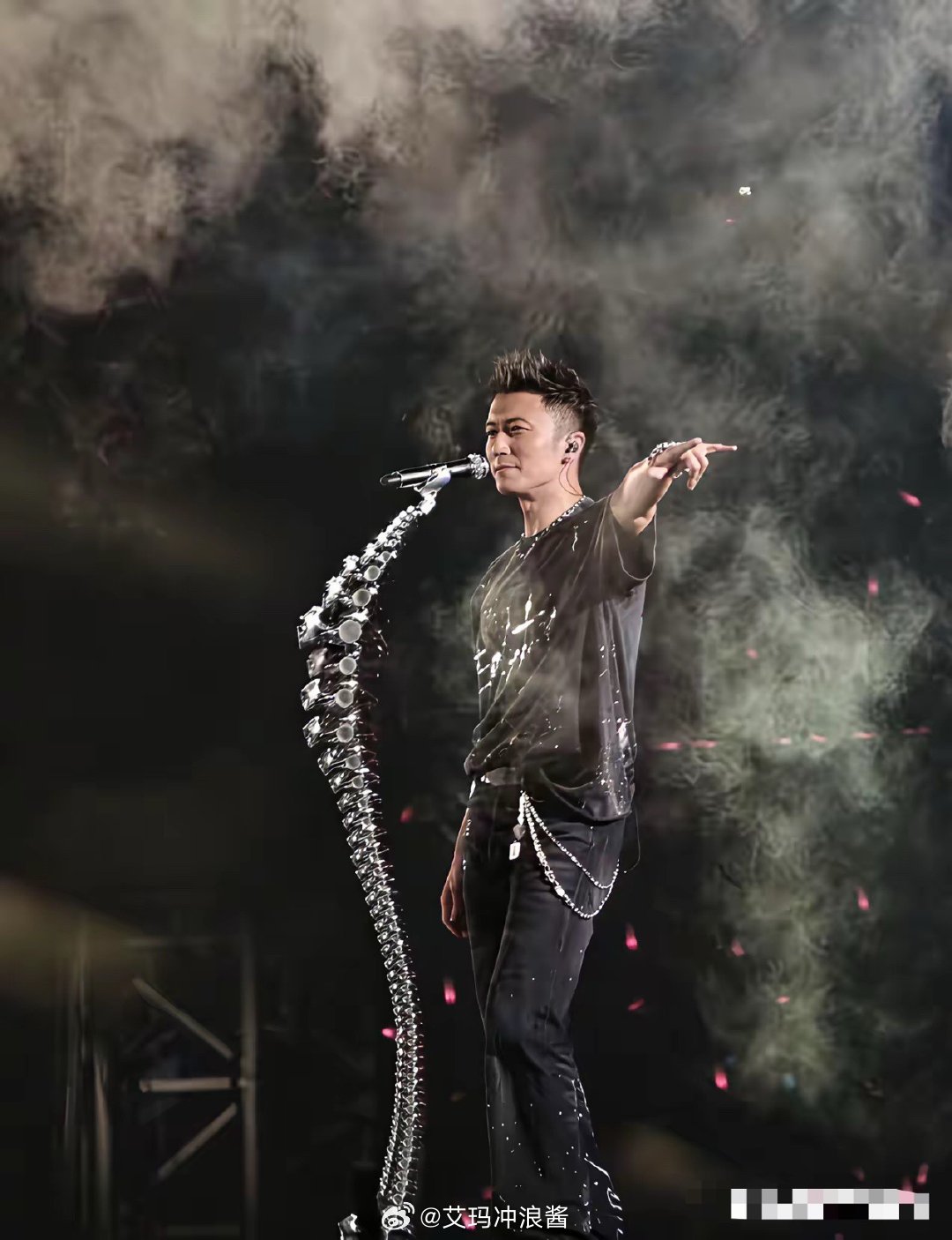 如果他出生在普通家庭，以他的颜值能成为大明星吗？ 