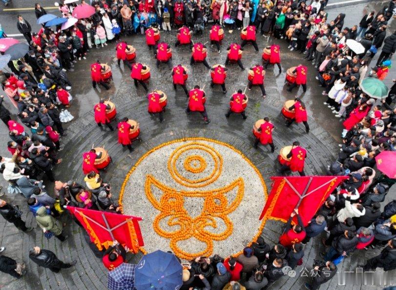 腊八 一碗热粥暖了冬日，腊八一过，年味儿渐浓，春的脚步也近了。熬过数九寒天，等东